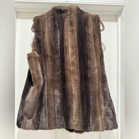 Chicos Mahogany Faux Fur Vest SZ 2 - Picture 3 of 4